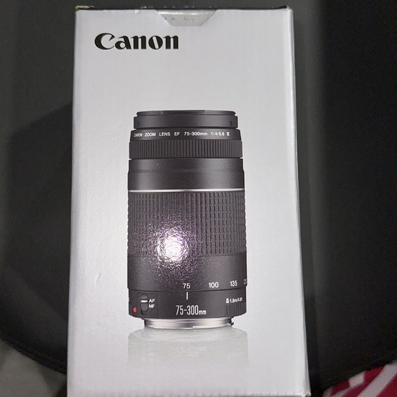 Canon zoom lens EF 75-300mm f/4-5.6 lll - Picture 1 of 4